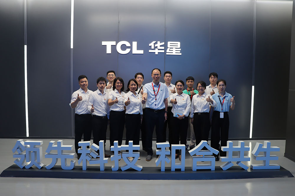 20241220248145.jpg 图片4-合影留念.jpg