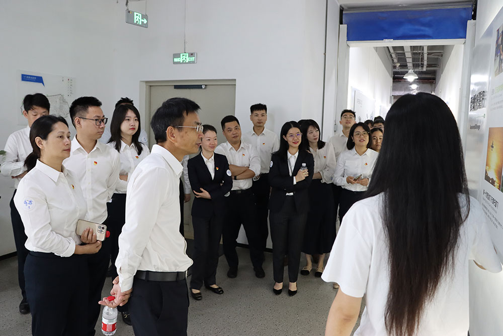 20241220660562.jpg 图片1-参观交流现场.jpg